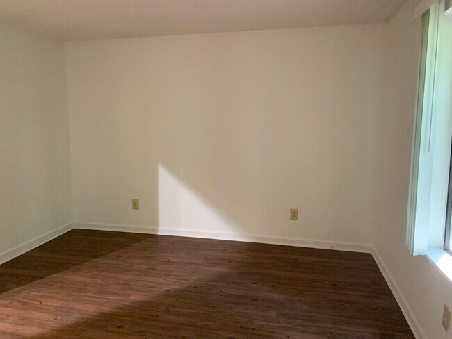 Building Photo - 4716-4718 #7