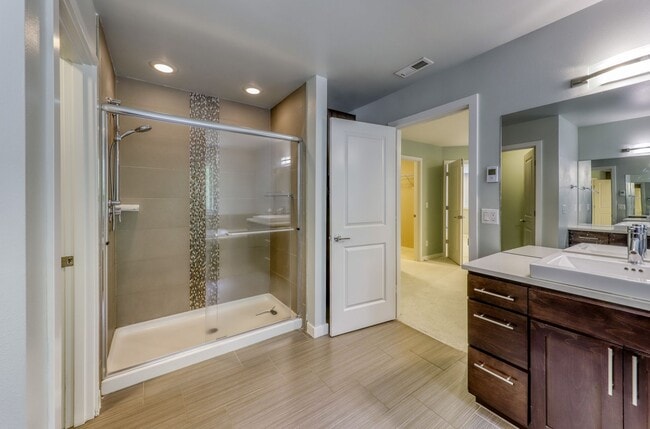 Building Photo - Gorgeous Large Home