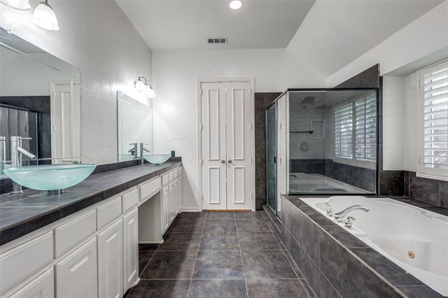 Building Photo - 4684 Old Pond Dr
