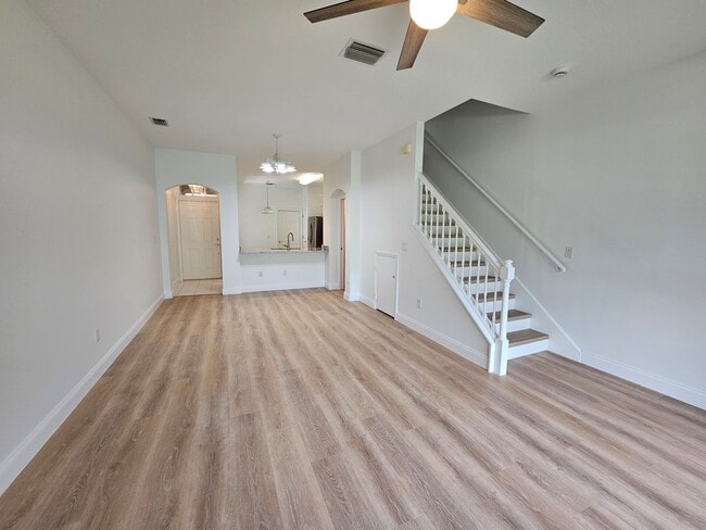 Building Photo - 2 Bedroom, 1.5 bath townhome in gated comm...