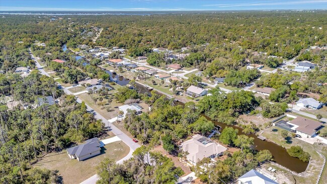 Building Photo - 19 Hoffer St