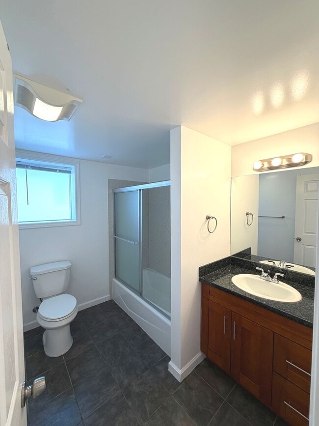 Building Photo - 860 Olive Ave