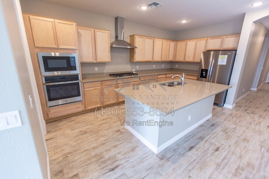 Building Photo - 15249 W Latham St