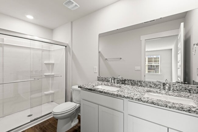 Building Photo - Brand New Town Home close to the beach!