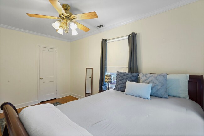 Building Photo - Charming Ardsley Park Bungalow Fully Furni...