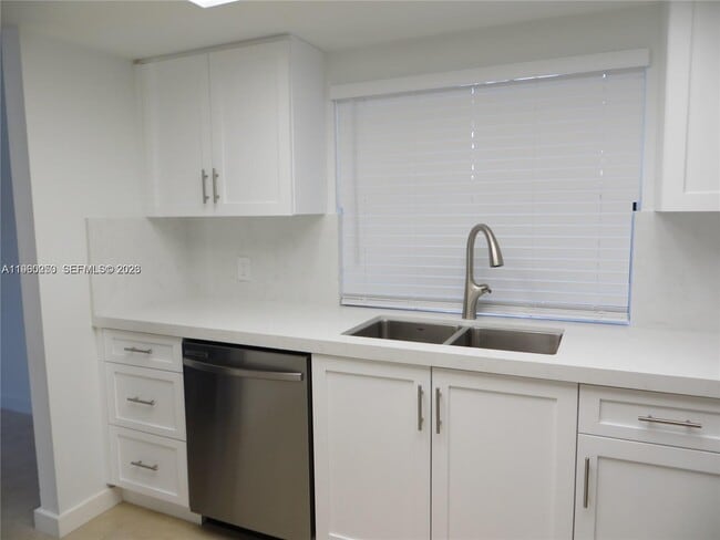 Building Photo - 15207 SW 46th Ln