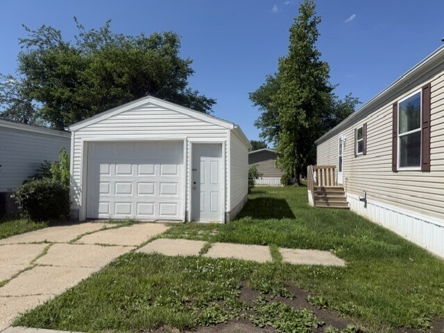 Building Photo - 318 Parkland Ct