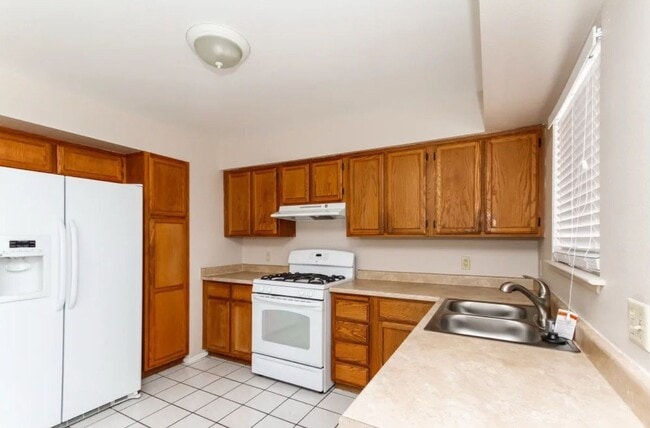 Building Photo - 7704 Velvet Canyon Ave