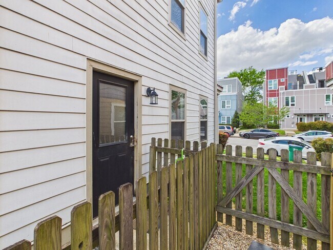 Building Photo - 1112 Porter St