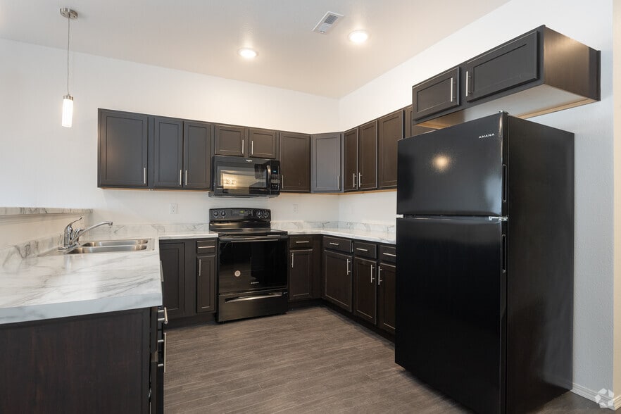 1 BR, 1 BA - 774SF - The Altitude