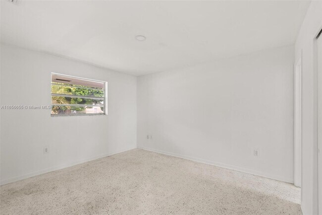 Building Photo - 1621 NW 13th Ave