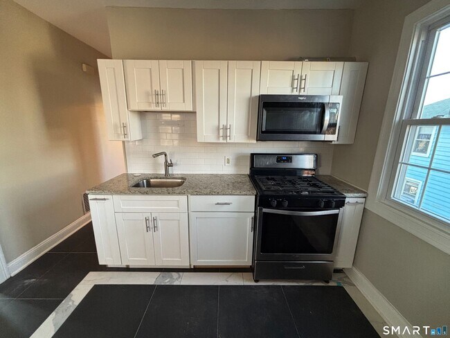 Building Photo - 19 Darina Pl