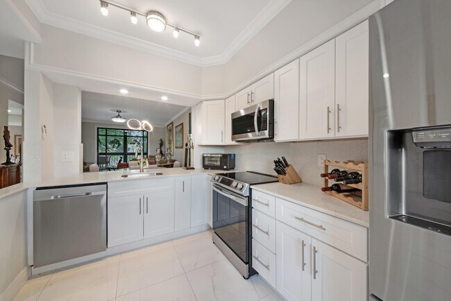 Building Photo - 6241 Pointe Regal Cir