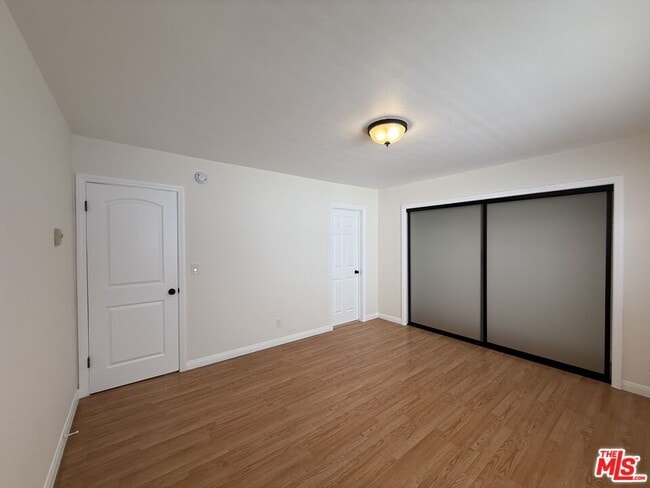 Building Photo - 314 S Clark Dr
