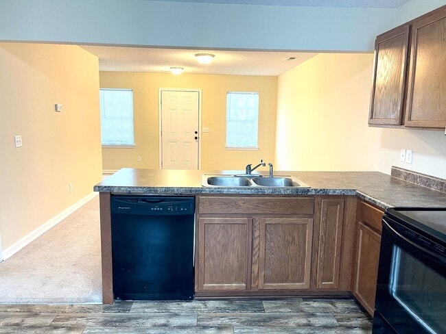 Building Photo - Charming 2BR Townhome Minutes from Hwy 172 Back Gate