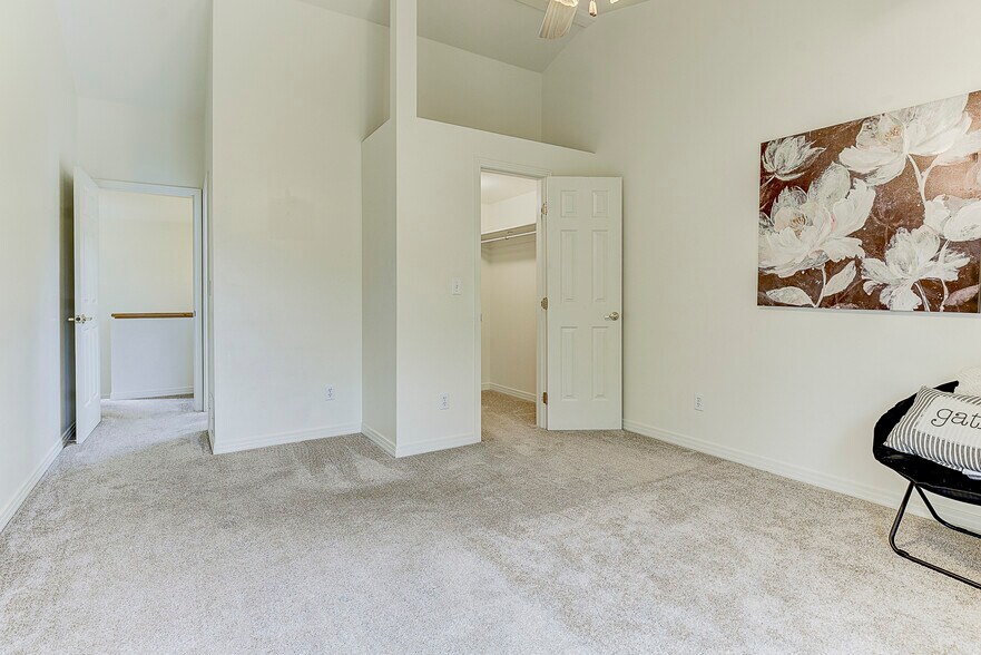 Building Photo - 619 Manitou Blvd