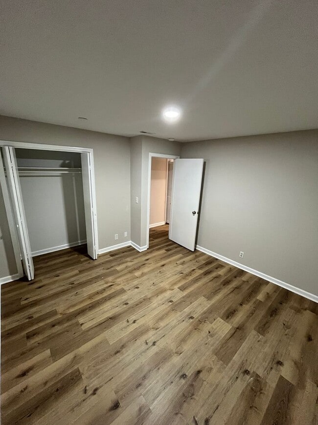 Building Photo - For Lease - 2 Bed, 2 Bath, 929sqft Unit in Hermitage!