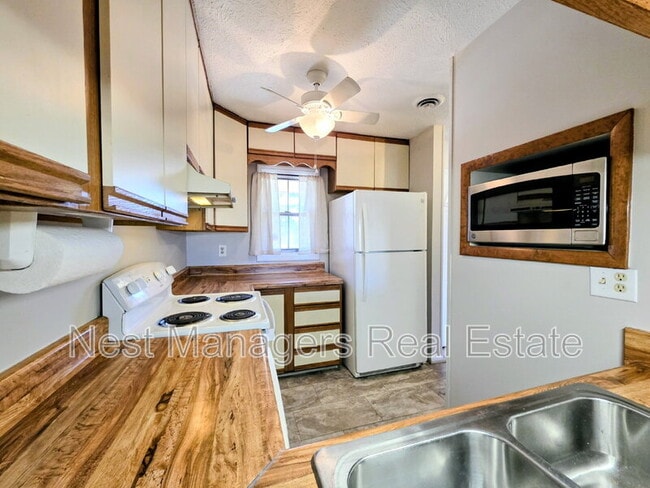 Building Photo - 4618 Fen Ct