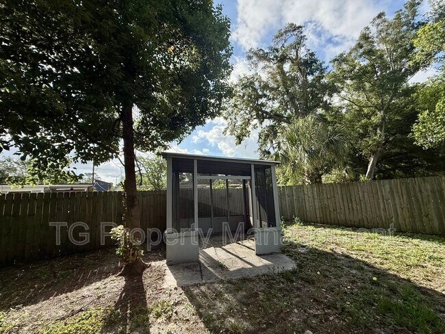 Building Photo - 4721 E Castlewood Dr