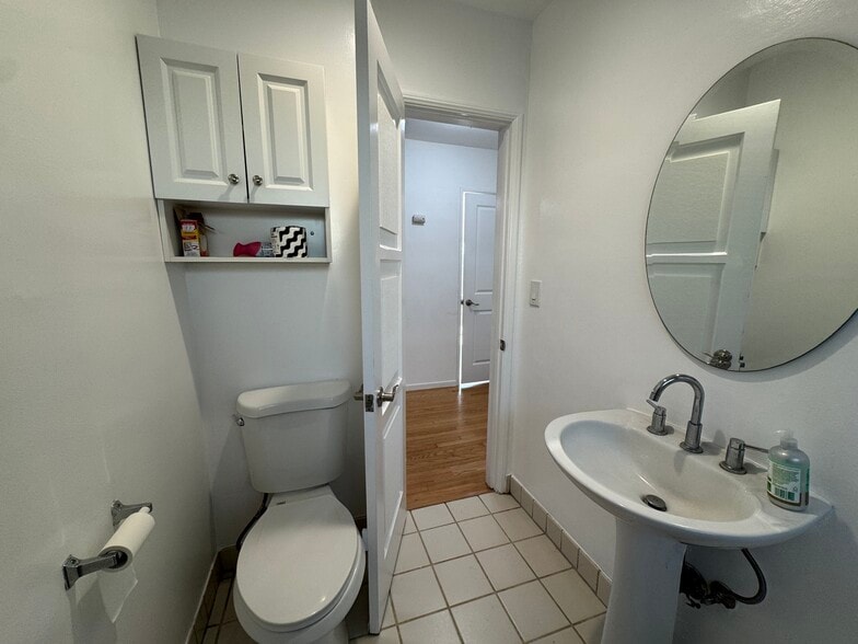 Building Photo - 6122 S Fairfax Ave