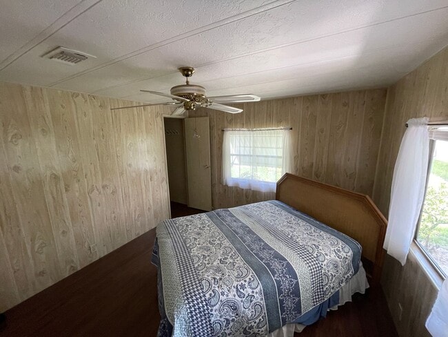 Building Photo - 2/2 in Harbour View Mobile Manor (40+)