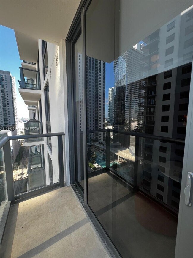 Building Photo - 11 NE 6th St