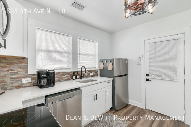 Building Photo - 805 4th Ave N