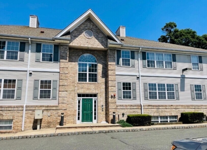 Building Photo - 124 Union Ave
