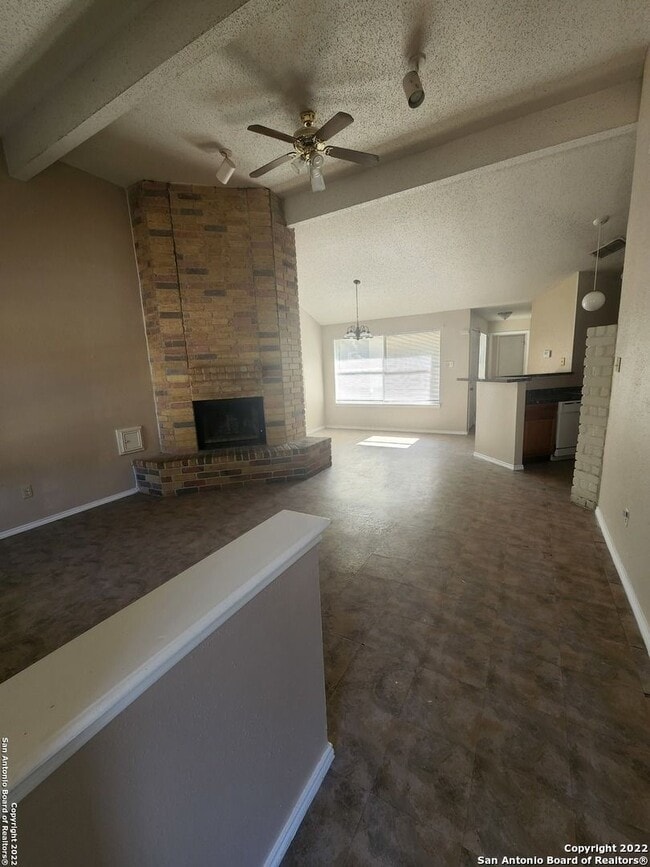 Building Photo - 2 Bedroom 2 bath in BIG COUNTRY GDN HMS