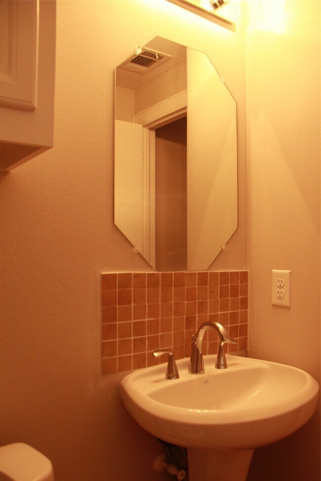 Building Photo - 3703 Main Poplar Dr