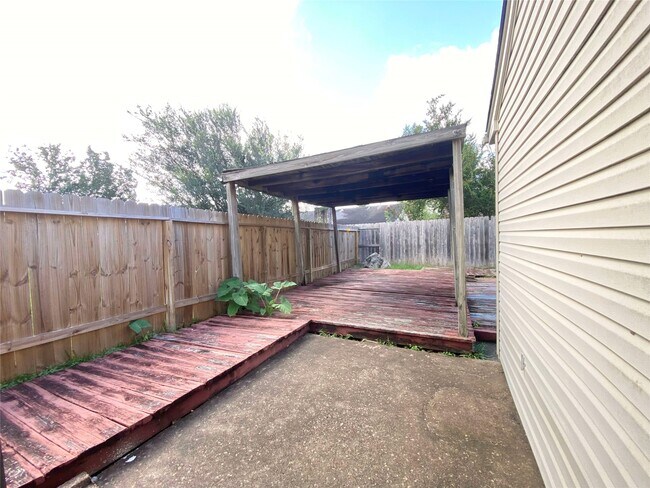 Building Photo - 3123 Sam Houston Dr