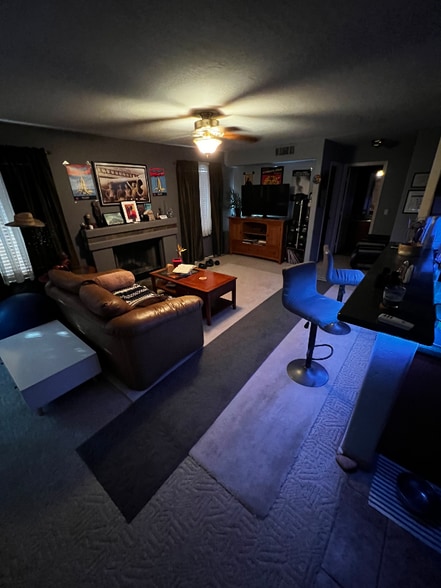 Building Photo - 4201 E Raven Rd