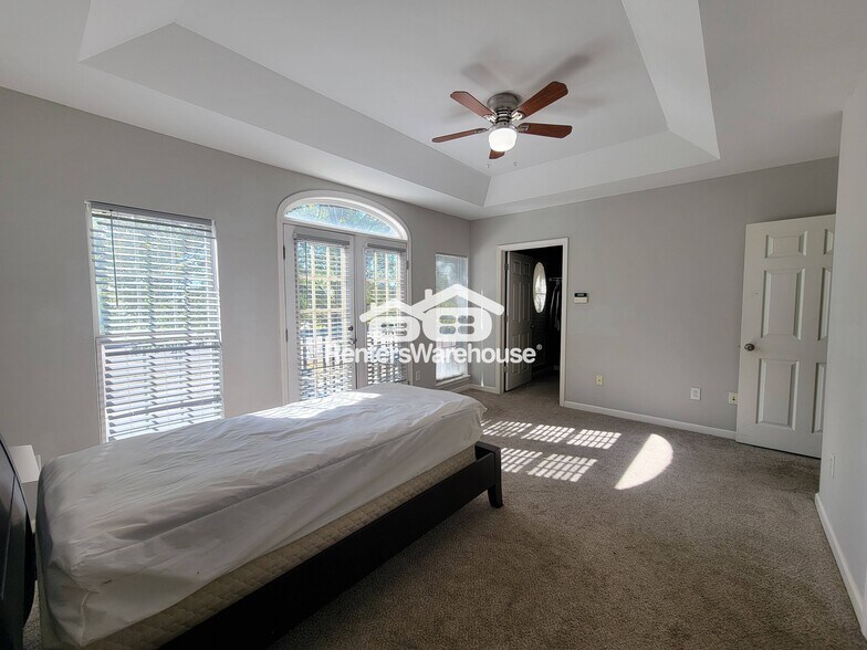 Building Photo - 52 Glenn St SE