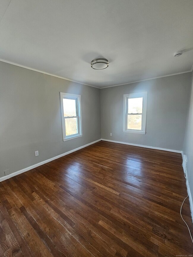 Building Photo - 370 Bruce Ave