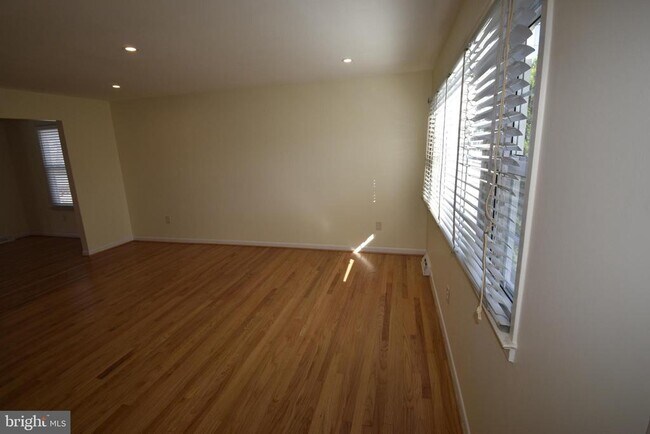 Building Photo - 3931 Dominion Dr