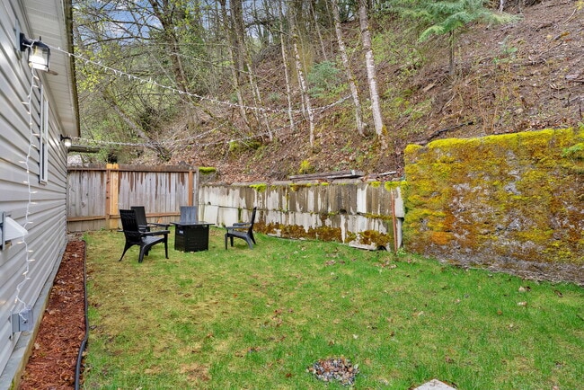 Building Photo - 902 Residence St