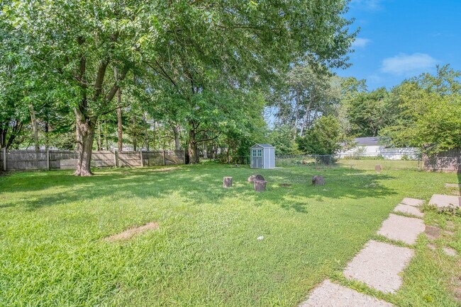 Building Photo - Contemporary, remodeled 920sqft., 3-bedroom, 1-bath single-family ranch with yard