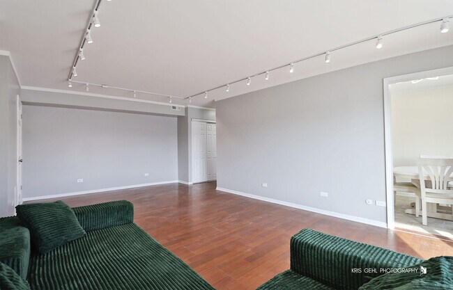 Building Photo - 100 Clubhouse Ln