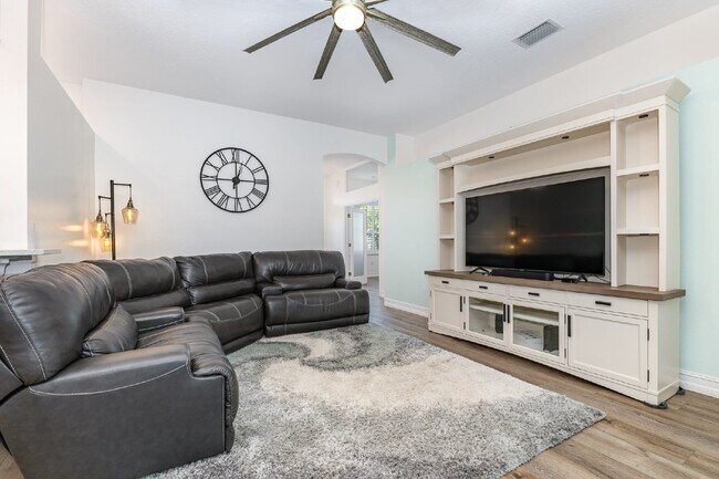 Building Photo - For Rent: Stunning Home in Tranquil Greystone Subdivision.