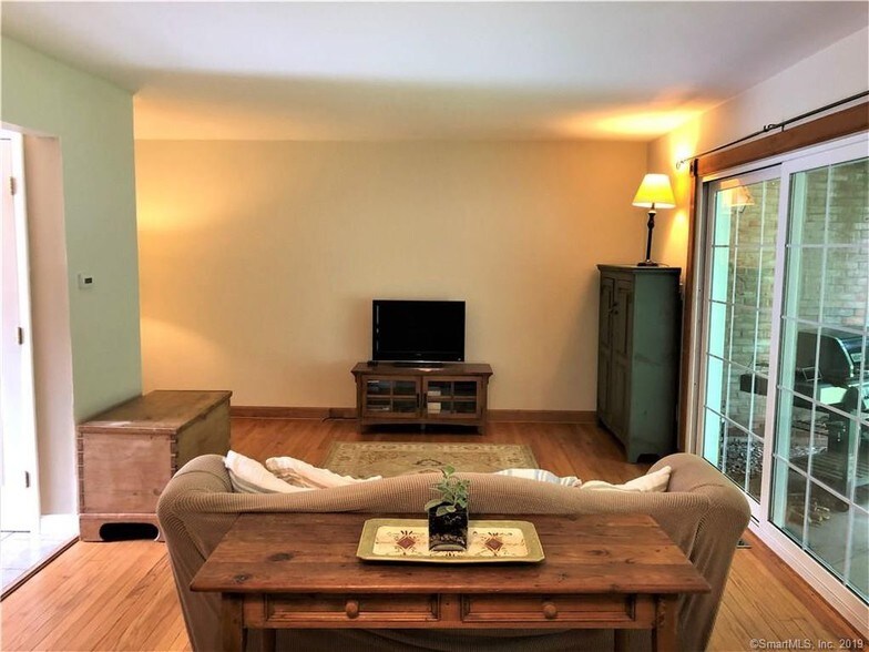 Building Photo - 305 S Brooksvale Rd