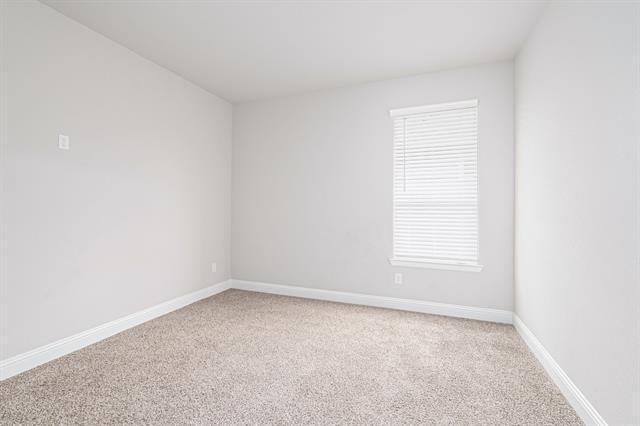 Building Photo - 2205 Redwing Dr