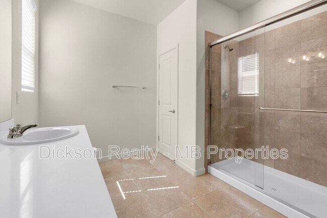 Building Photo - 520 Logan Jacob Ln