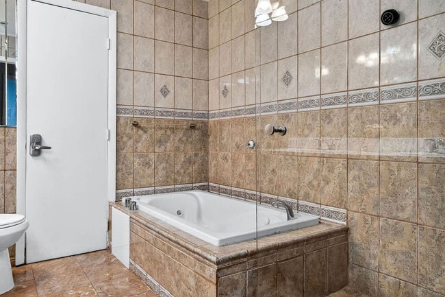 Building Photo - 2423 NE 202nd St