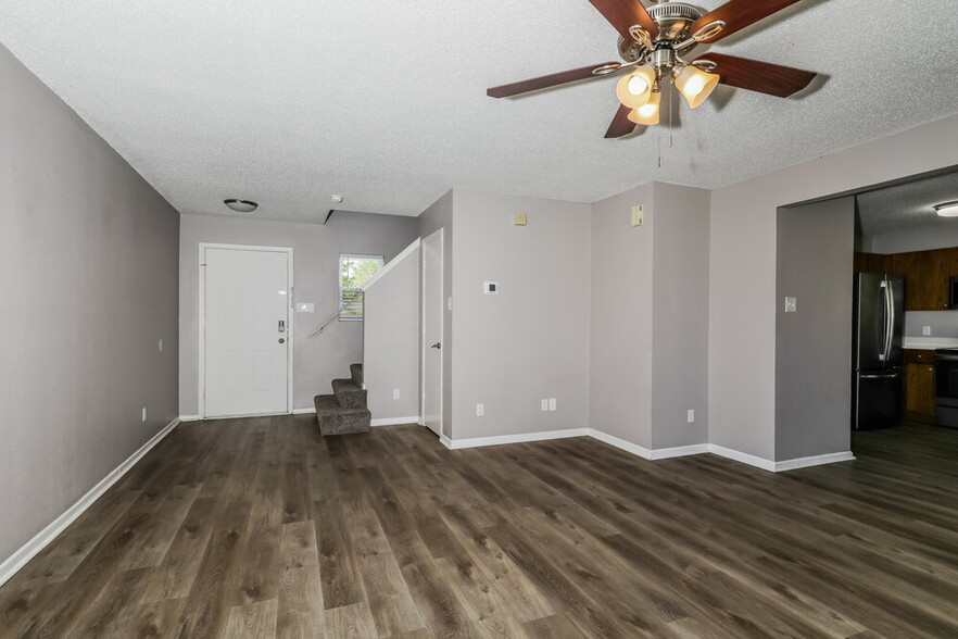 Building Photo - 708 Adagio Dr