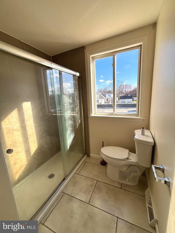 Building Photo - 819 Creek Rd