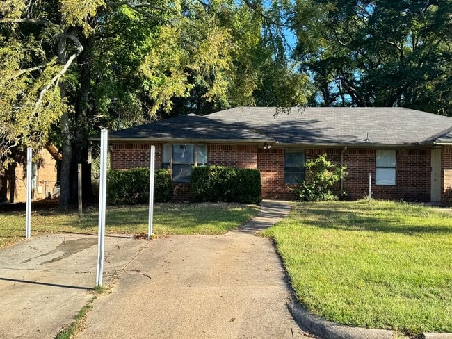Primary Photo - 10802 Kiamichi Dr