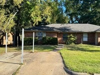 Building Photo - 10802 Kiamichi Dr