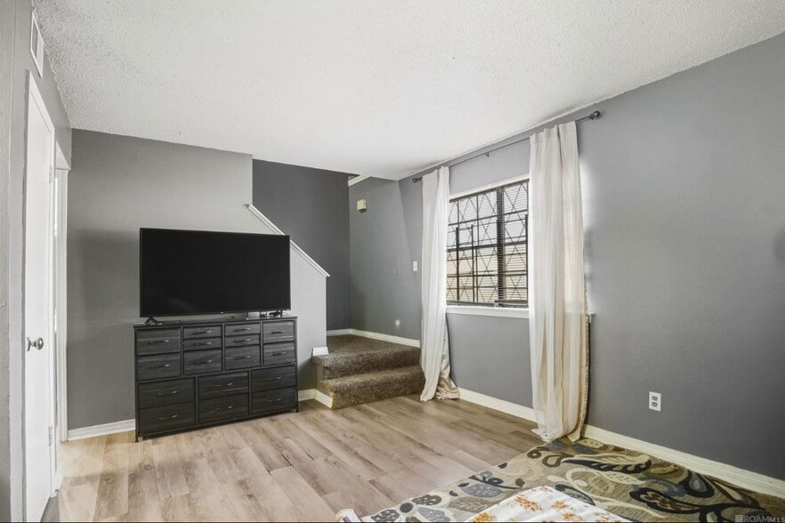 Living room - 1128 Dimarco St