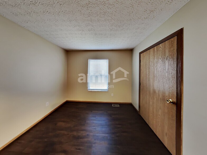 Building Photo - 3345 Trentshire Dr