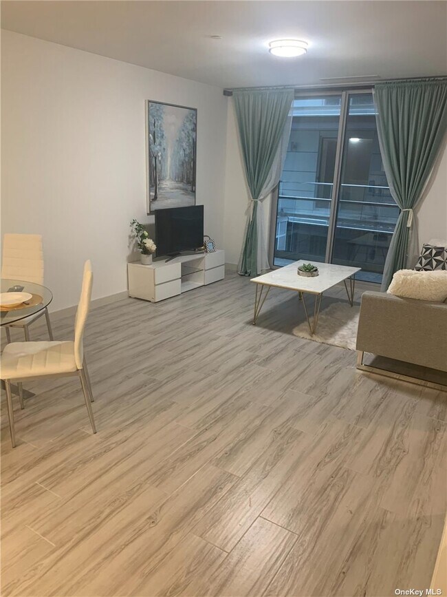 Building Photo - 109-9-109-15 15th Ave